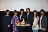 「夢二～愛のとばしり」完成披露試写会の様子。左から野村桔梗、小宮有紗、駿河太郎、加藤雅也、mayo（岡本真夜）、宮野ケイジ。