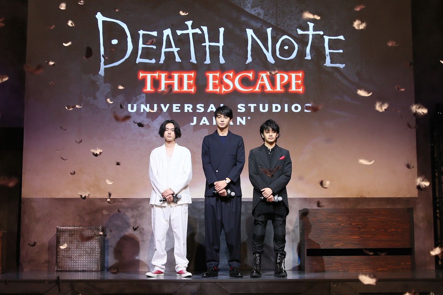 「デスノート・ザ・エスケープ」にサプライズ登場した菅田将暉（左）、東出昌大（中）、池松壮亮（右）。