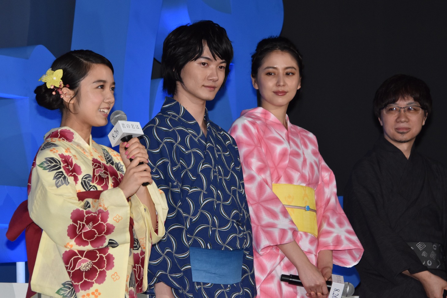 左から上白石萌音、神木隆之介、長澤まさみ、新海誠。