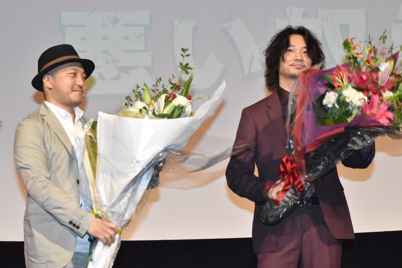 「日本で一番悪い奴ら」大ヒット記念イベントの様子。