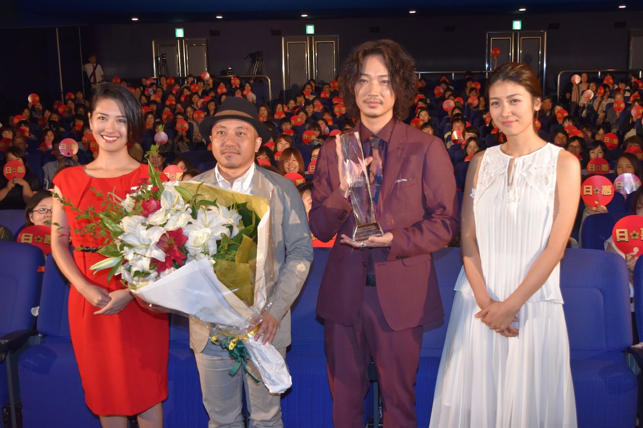 綾野剛、「日本で一番悪い奴ら」の演技を祖母に褒められる「剛、最高だったよ」