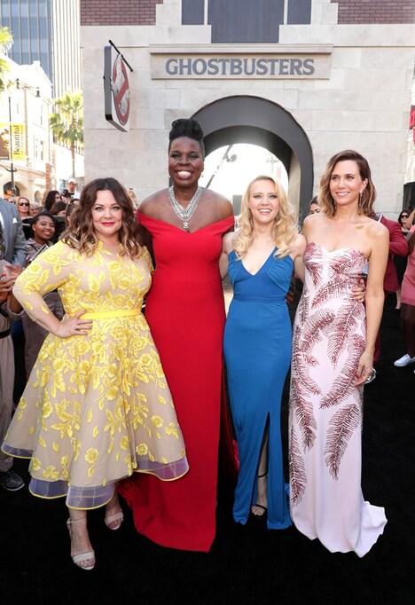 左からメリッサ・マッカーシー、レスリー・ジョーンズ、ケイト・マッキノン、クリステン・ウィグ。