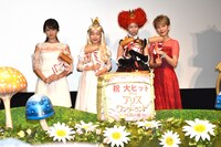 「アリス・イン・ワンダーランド／時間の旅」舞台挨拶の様子。