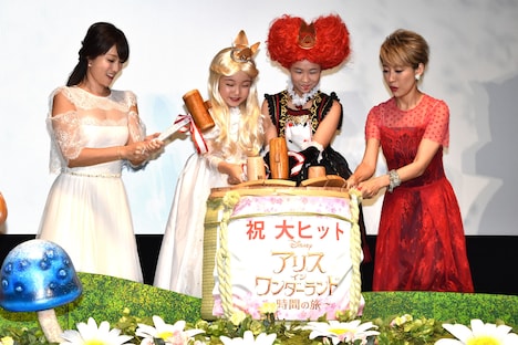 鏡割りの様子。