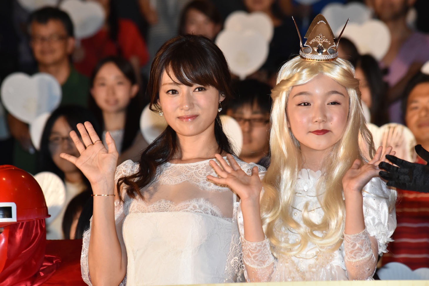 左から深田恭子、内藤穂之香。