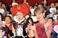 左から石井晏璃、朴ろ美。