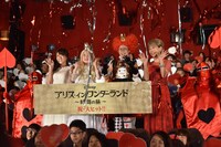 「アリス・イン・ワンダーランド／時間の旅」舞台挨拶の様子。