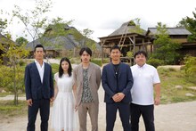 「出雲たたら村」プレス発表会の様子。左から小林直己、石井杏奈、青柳翔、EXILE AKIRA、錦織良成。