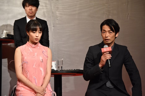 「怒り」完成報告会見の様子。