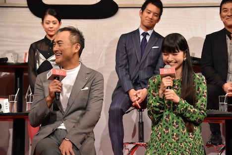 「怒り」完成報告会見の様子。