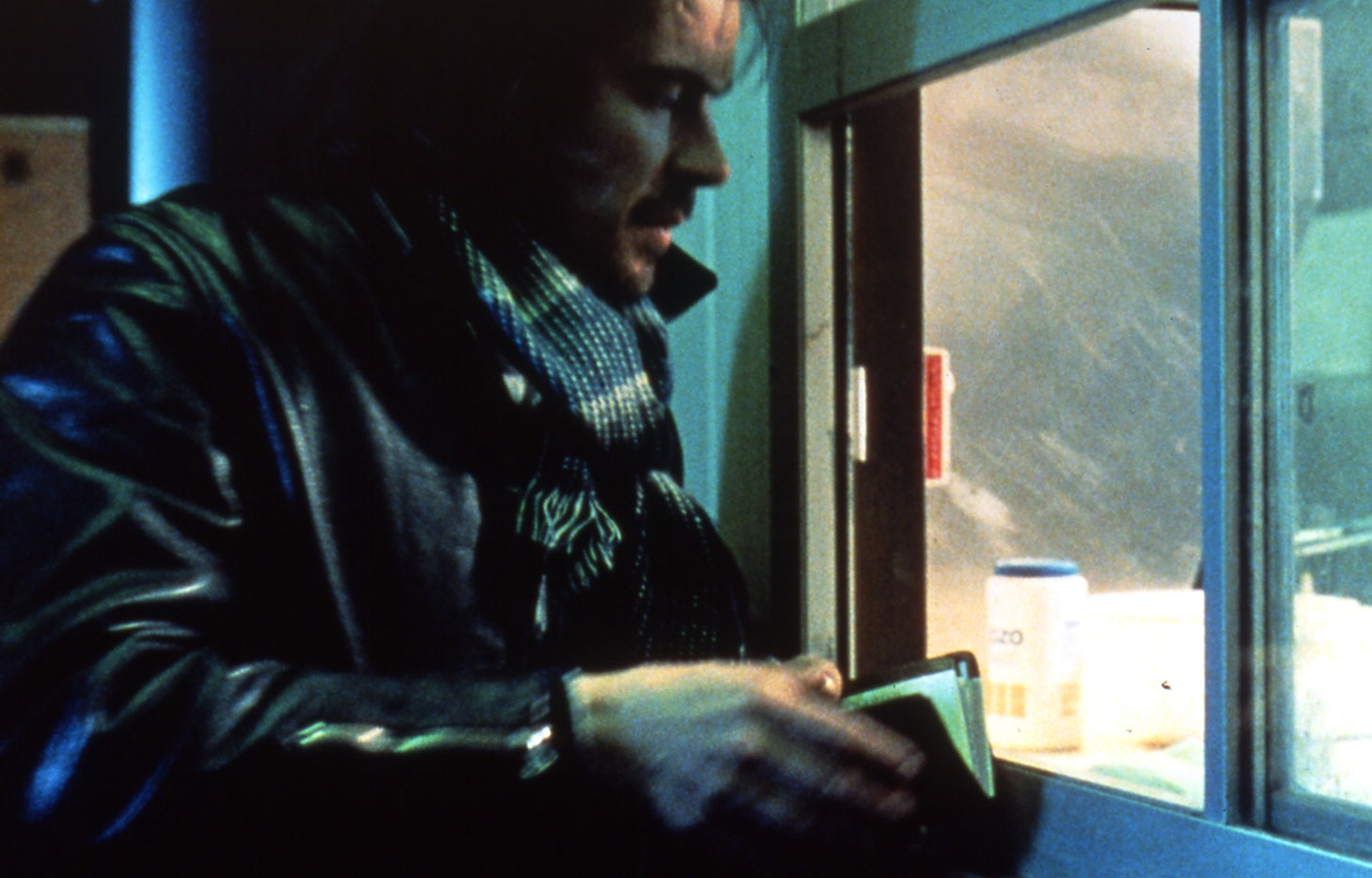 「真夜中の虹」