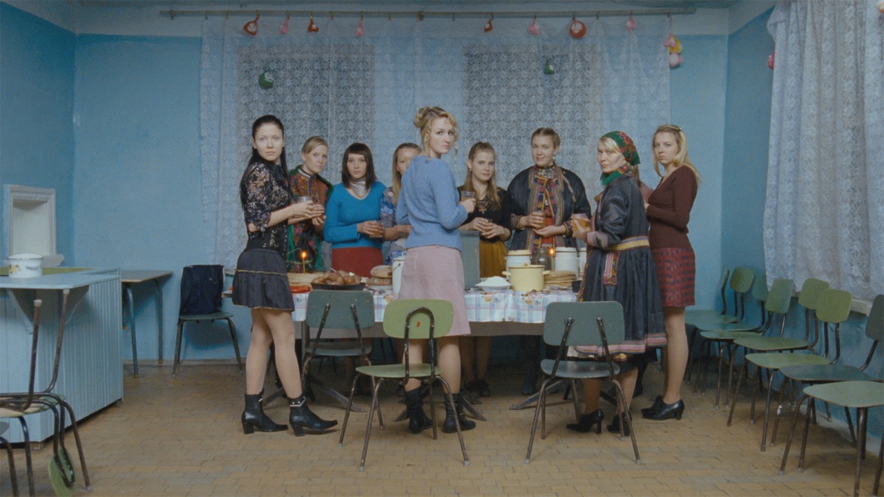 「神聖なる一族24人の娘たち」