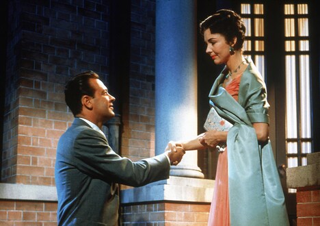 「慕情」 (c)1955 Twentieth Century Fox Film Corporation. Renewed (c)1983 Twentieth Century Fox Film Corporation. All Rights Reserved.