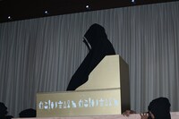 神輿に乗って登場した松平健。