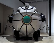 ヤノベケンジ「タンキング・マシーン」（1990・金沢21世紀美術館蔵）