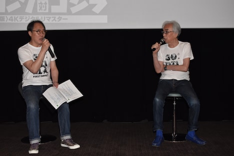 「『キングコング対ゴジラ』<完全版>4Kデジタルリマスター」上映イベントの様子。左から佐野史郎、中野昭慶。