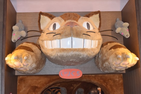 三鷹の森ジブリ美術館の企画展示「猫バスにのって ジブリの森へ」の様子。