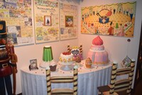 三鷹の森ジブリ美術館の企画展示「猫バスにのって ジブリの森へ」の様子。