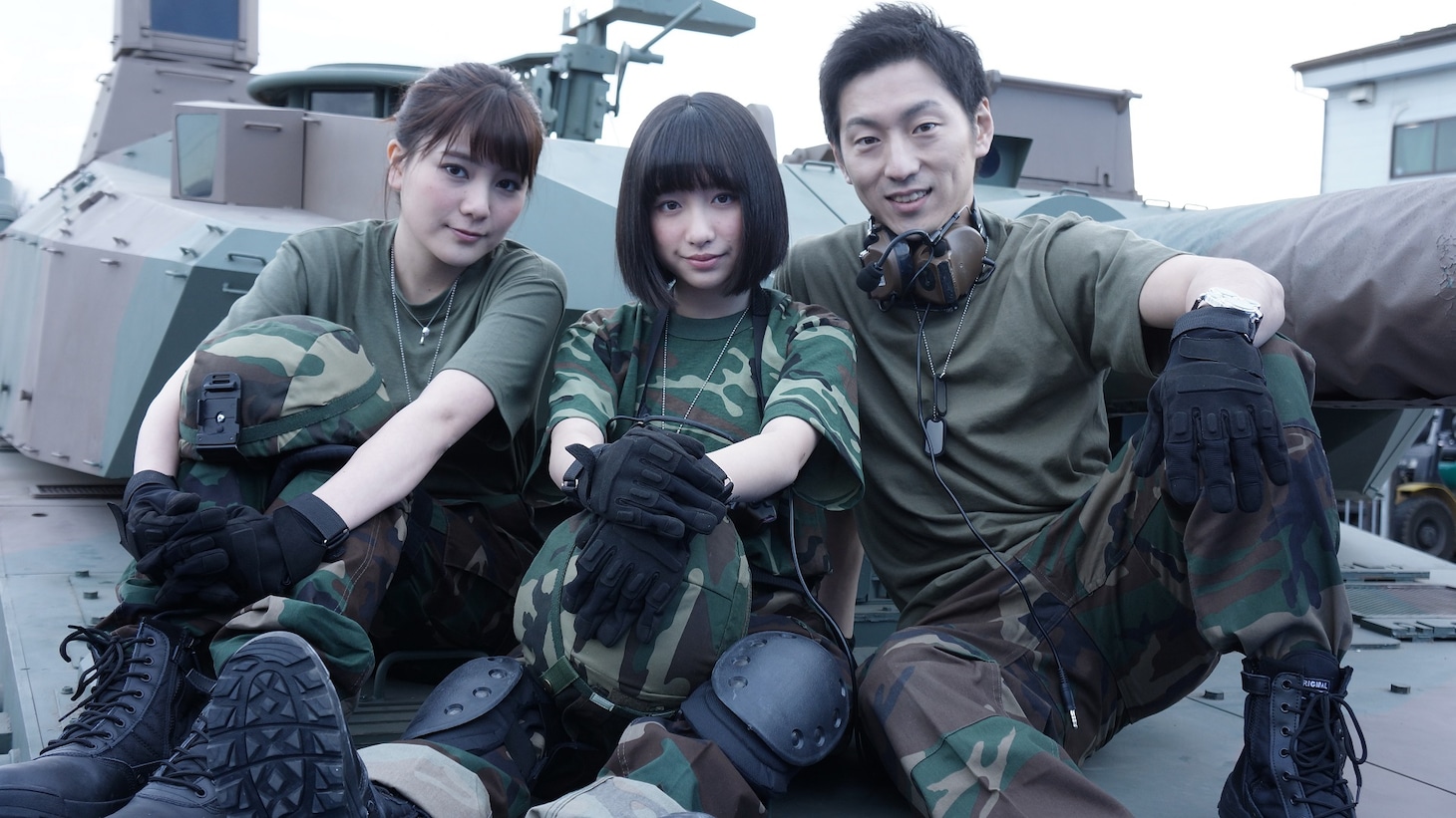 左から高橋胡桃、吉田凜音、安部一希。