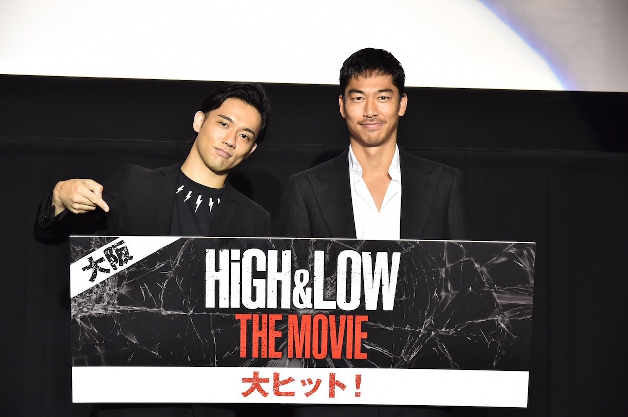 左から小澤雄太、AKIRA。