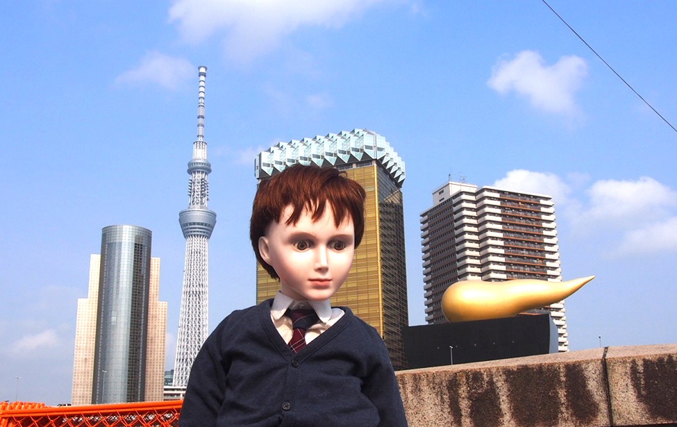 浅草を散策するブラームス。