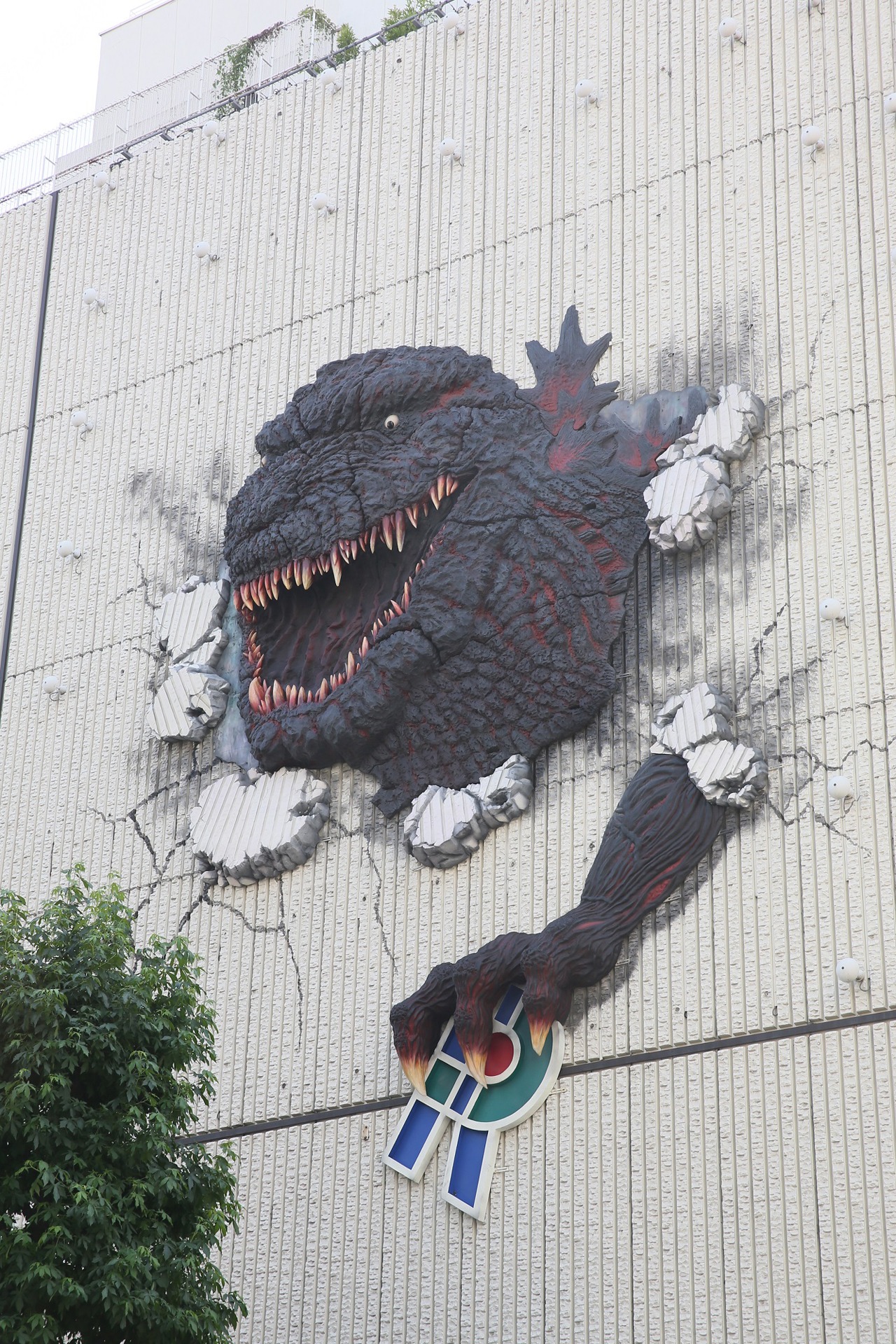 「シン・ゴジラ」渋谷パルコ PART1に設置された壁面オブジェ。