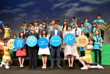 「青空エール」完成披露試写会にて、下段左から志田未来、葉山奨之、土屋太鳳、竹内涼真、上野樹里。上段左から三木孝浩、山田裕貴、小島藤子、堀井新太、松井愛莉、平祐奈。