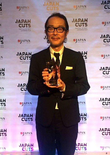 CUT ABOVE賞 for Outstanding Performance in Filmを受賞したリリー・フランキー。