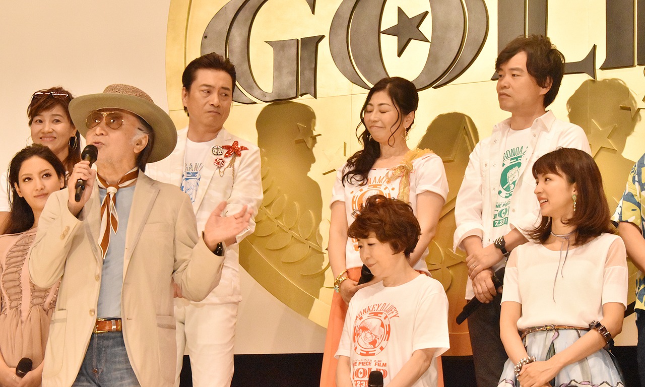 「ONE PIECE FILM GOLD」初日舞台挨拶より、出演の喜びを語る北大路欣也（左）。