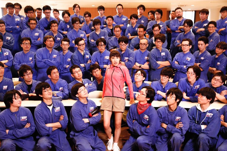 トリガール 土屋太鳳 つなぎメガネ男子に囲まれ 不思議な光景 映画ナタリー