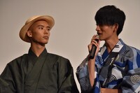 左から柳喬之、山本涼介。