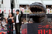 「シン・ゴジラ」大阪・道頓堀イベントの様子。左から石原さとみ、長谷川博己。(c)2016 TOHO CO., LTD.