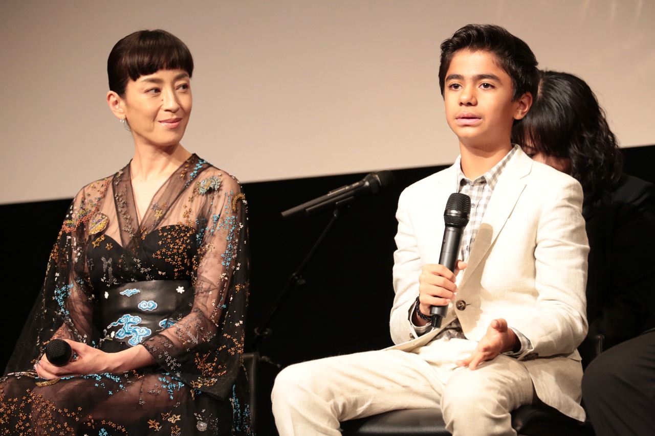 左から宮沢りえ、ニール・セディ。