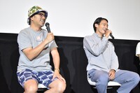 「森山中教習所」トークショーより、オナラ話で盛り上がる豊島圭介（左）と野村周平（右）。