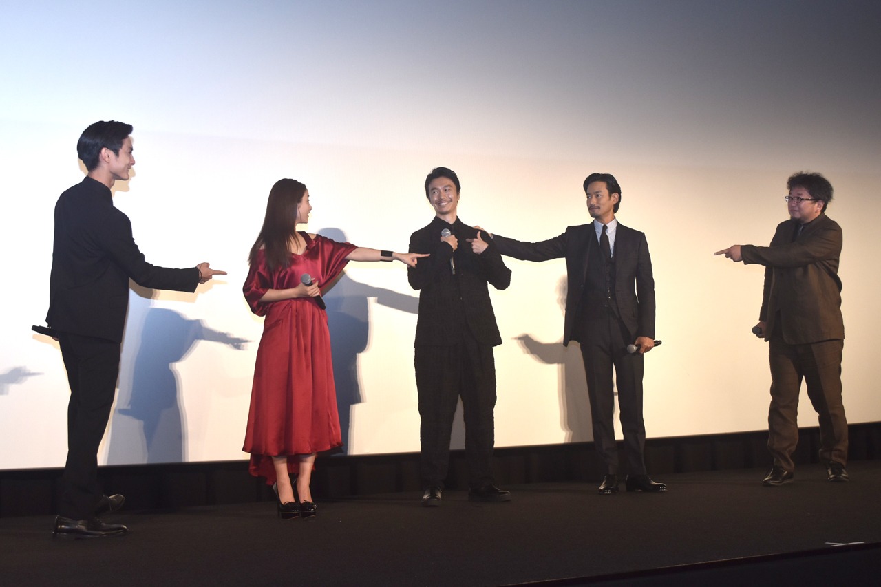 「登壇者の中で一番ゴジラらしいなと思う人は？」という質問に答える登壇者たち。