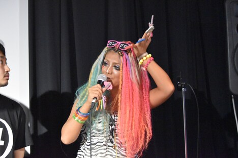 シャンプーの仕方を再現するえりもっこり。