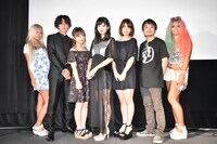 「黒い暴動▼」初日舞台挨拶の様子。