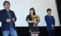 「ちえりとチェリー」初日舞台挨拶より、左から中村誠、高森奈津美、星野源。