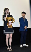 高森奈津美（左）と星野源（右）。