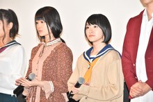 左から石森虹花（欅坂46）、生駒里奈（乃木坂46）。