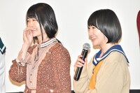 左から石森虹花（欅坂46）、生駒里奈（乃木坂46）。