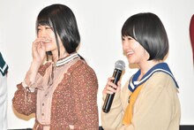 左から石森虹花（欅坂46）、生駒里奈（乃木坂46）。