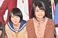 左から生駒里奈、石森虹花。