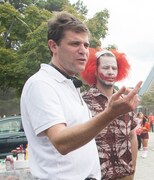 「ネイバーズ2」で監督を務めたニコラス・ストーラー。