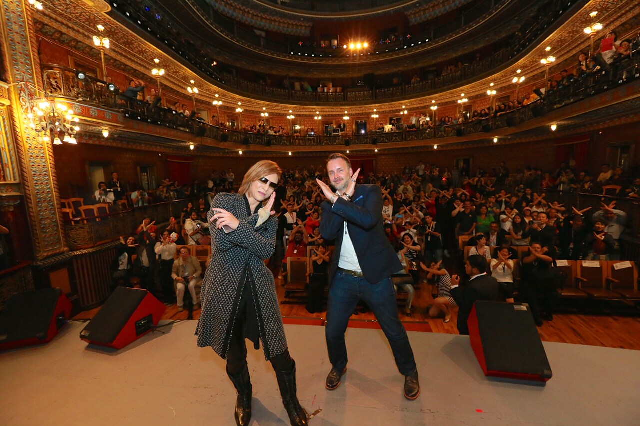 YOSHIKI「WE ARE X」引っさげメキシコの映画祭に出席、ライブで3000人熱狂