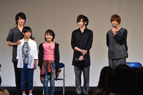 左から廣瀬智紀、石野湘太、三谷麟太郎、染谷俊之、赤澤燈。