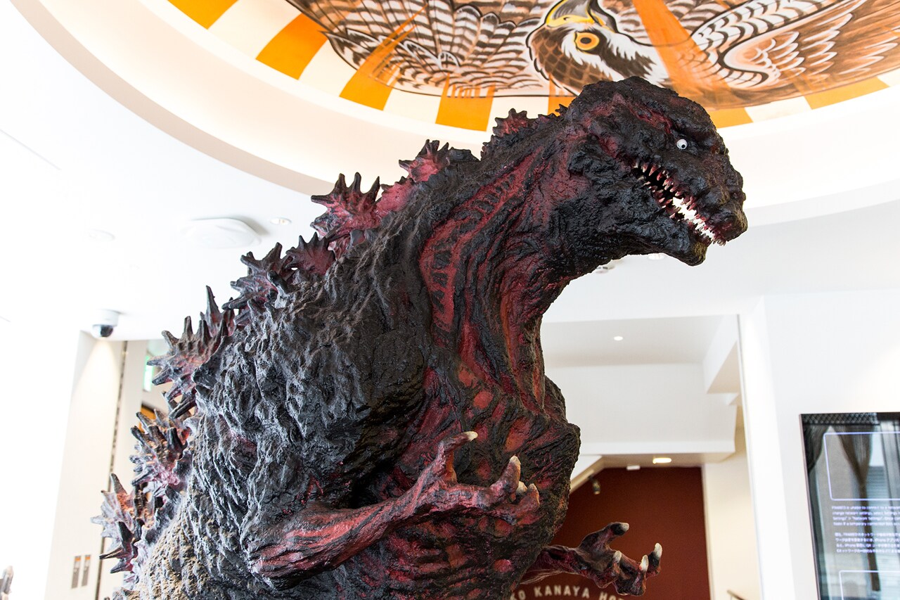 1/60サイズのシン・ゴジラ像がビームスに登場、“ゴ”刺繍入りグッズなどの販売も