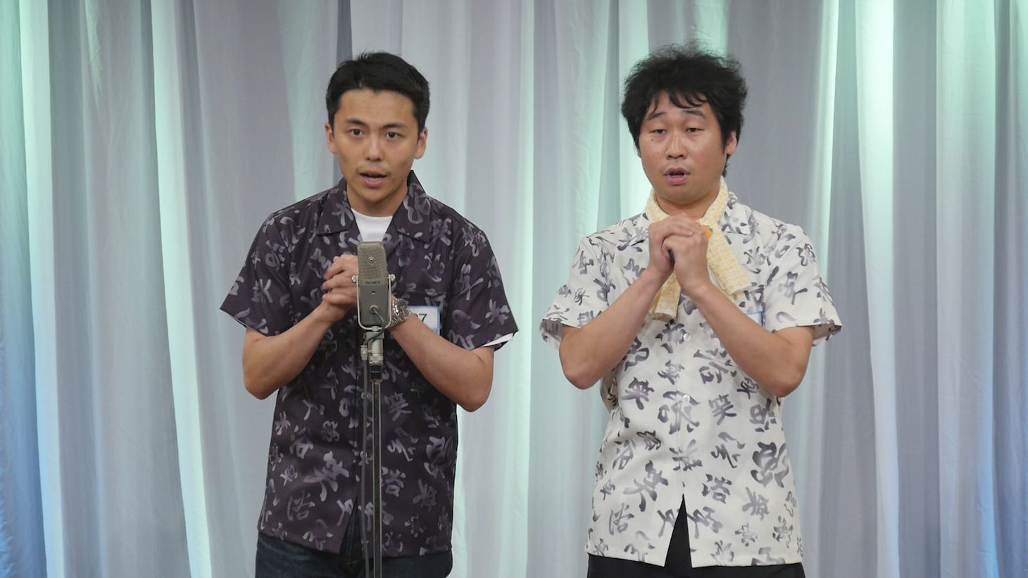 「M-1グランプリ2016」1回戦に出場した、エミアビの森岡龍（左）と前野朋哉（右）。