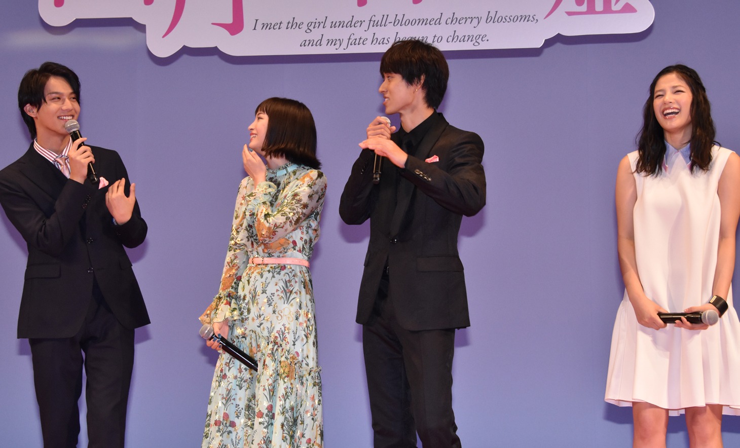 「四月は君の嘘」完成披露試写会の様子。