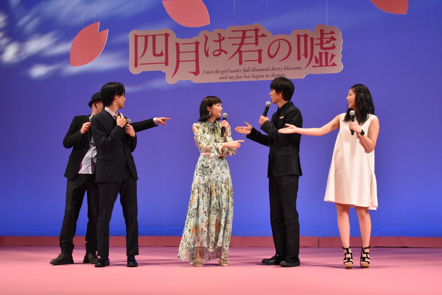 「四月は君の嘘」完成披露試写会の様子。
